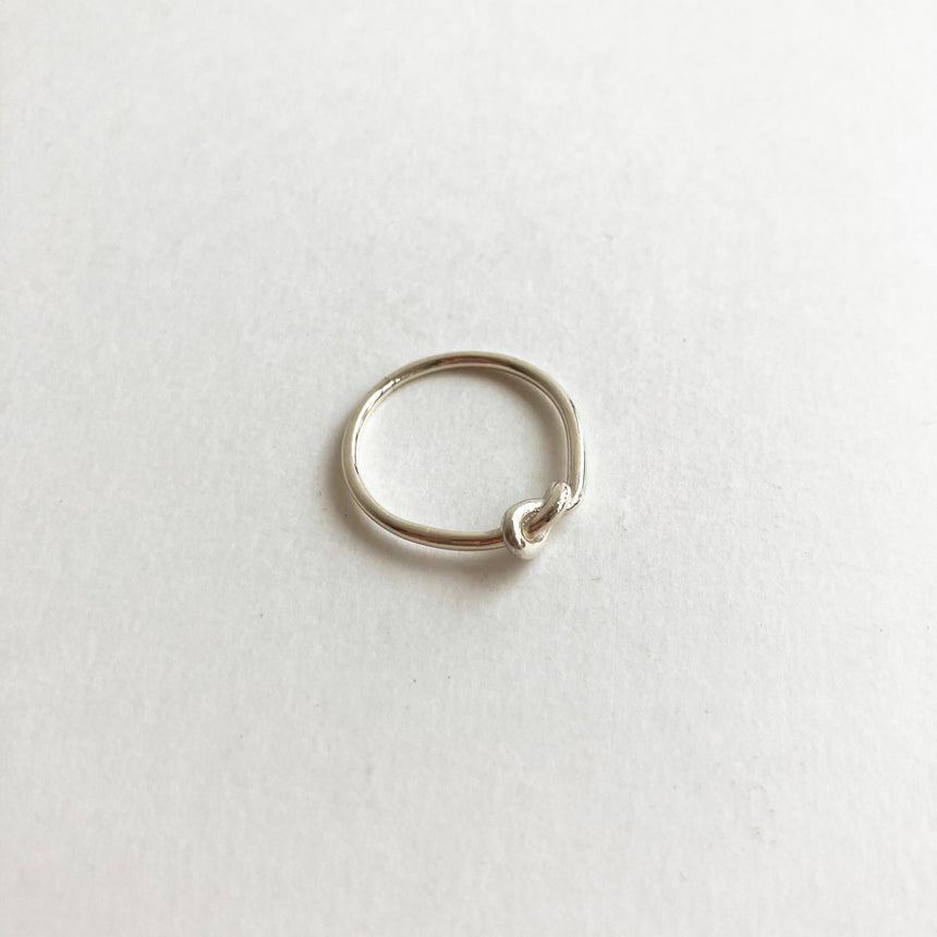 Simple Knot Ring